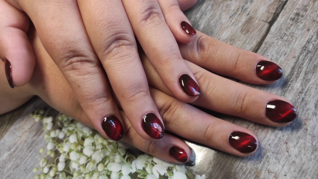 Punased ja mustad küüned